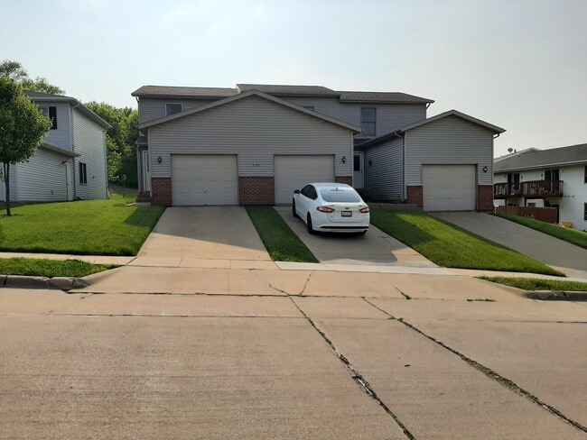 property at 2143 Hummingbird Dr