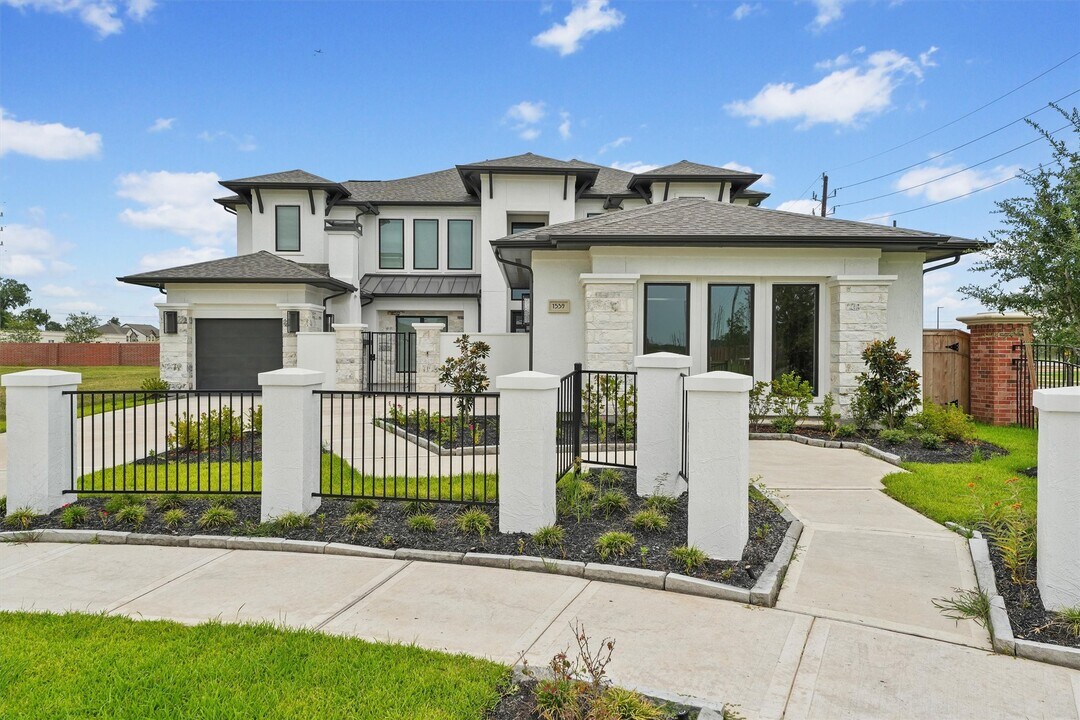 1539 Spring Pl Dr in Missouri City, TX - Building Photo