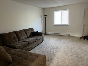 82 Rhoda Ln in Bristol, CT - Building Photo - Building Photo