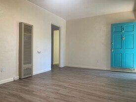 533 Valencia Dr SE in Albuquerque, NM - Building Photo