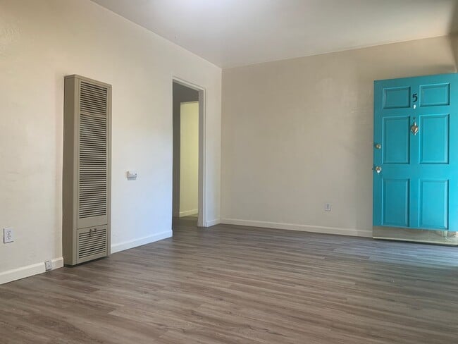 property at 533 Valencia Dr SE