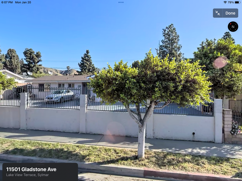 11500 Gladstone Ave in Sylmar, CA - Building Photo