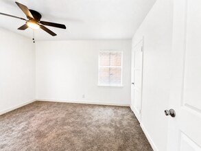 38368 16th St E in Palmdale, CA - Building Photo - Building Photo
