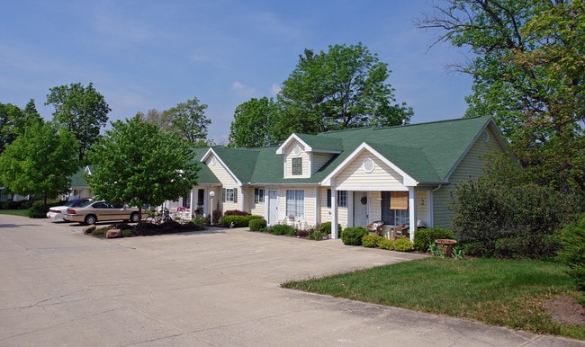 Oak Tree Village in Fairborn, OH - Foto de edificio - Building Photo