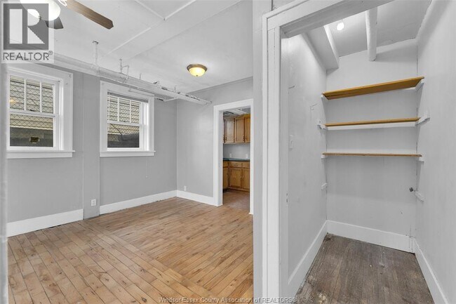 476 Parent  2 in Windsor, ON - Foto de edificio - Building Photo