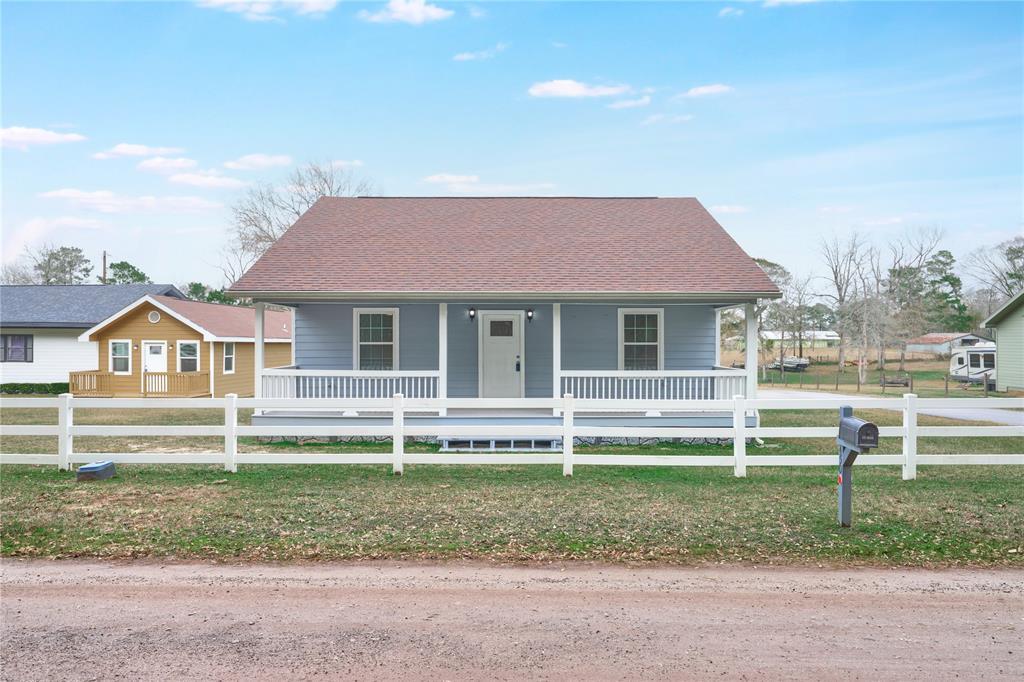 450 Ritchey Rd in Coldspring, TX - Building Photo