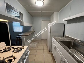 1040-1042 Flora St in Barstow, CA - Building Photo - Building Photo