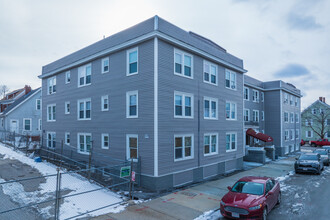 42 W Baltimore St in Lynn, MA - Building Photo - Building Photo