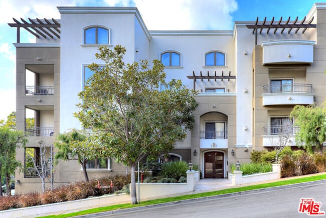 property at 2347 Fox Hills Dr
