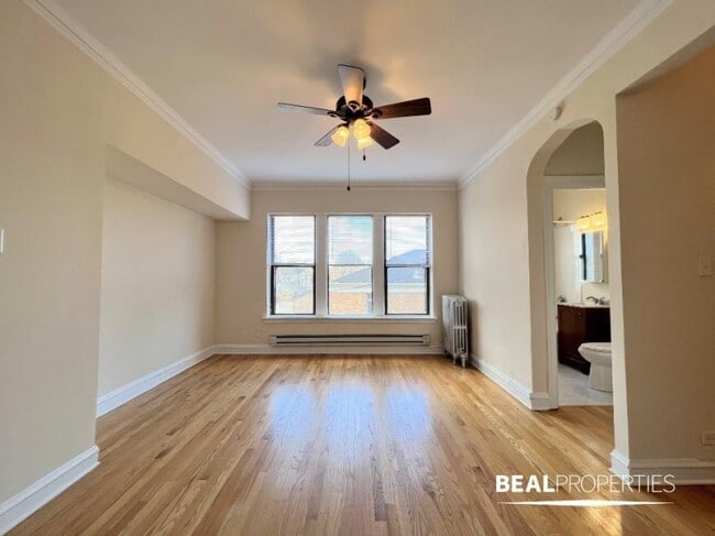 property at 4614 N Paulina St