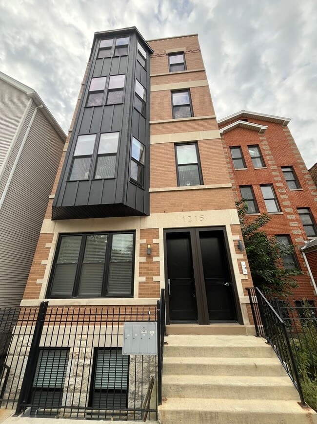property at 1215 W Erie St
