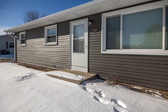 8704 Indigo Ln in Machesney Park, IL - Building Photo - Building Photo