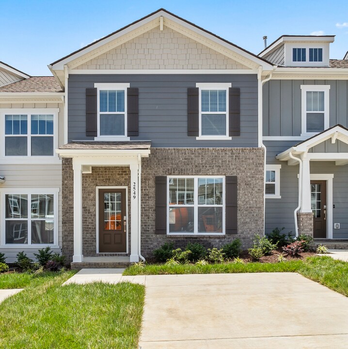2549 Drumwright Wy in Columbia, TN - Building Photo