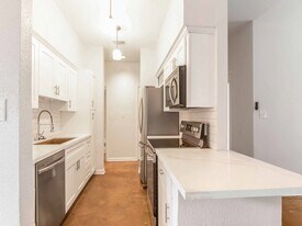 2400 Julian St in Houston, TX - Building Photo