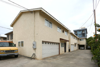 735 Makaleka Ave in Honolulu, HI - Building Photo - Building Photo