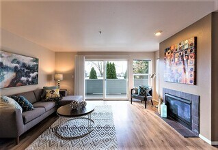 Plaza 45 in Seattle, WA - Building Photo - Interior Photo