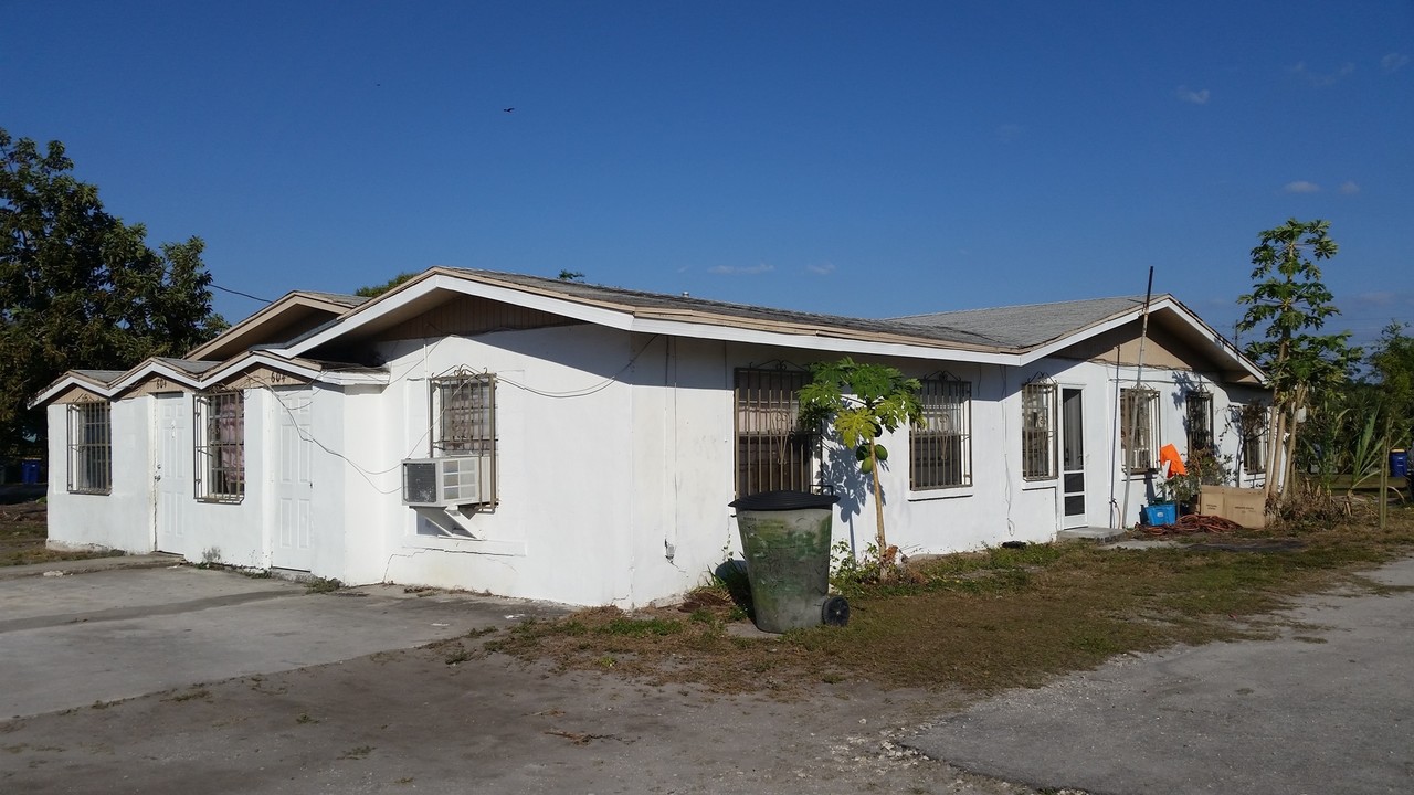 604 N 14th St in Fort Pierce, FL - Building Photo