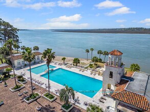 700 Wilmington Island Rd, Unit 200 in Savannah, GA - Foto de edificio - Building Photo