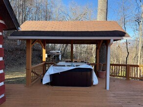 523 Sundown Dr in Franklin, NC - Foto de edificio - Building Photo