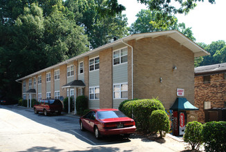 Autumn Oaks in Atlanta, GA - Foto de edificio - Building Photo