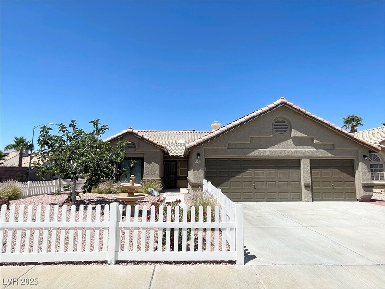 228 Long Shadow Terrace in Henderson, NV - Building Photo