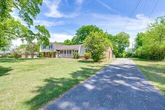 1316 Rivermont Dr in Gallatin, TN - Foto de edificio - Building Photo