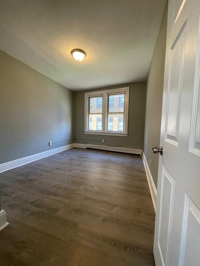 8 Rutgers Ave, Unit 5 in Jersey City, NJ - Building Photo - Building Photo