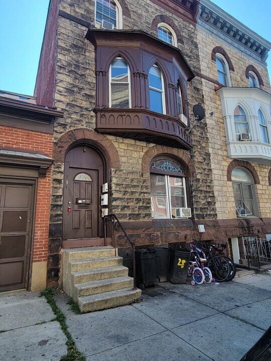 111 S 8th St, Unit #2 in Reading, PA - Building Photo