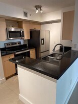 2433 Centergate Dr, Unit 107 in Miramar, FL - Building Photo