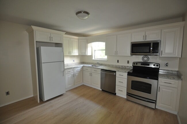 2 Fairfield Ave, Unit 2 Fairfield Ave Apt. 4 in Norwalk, CT - Foto de edificio - Building Photo