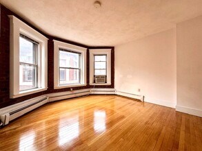 19 South St, Unit 11 in Boston, MA - Foto de edificio - Building Photo