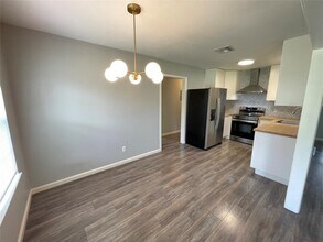 8436 Jamestown Dr in Austin, TX - Building Photo - Building Photo