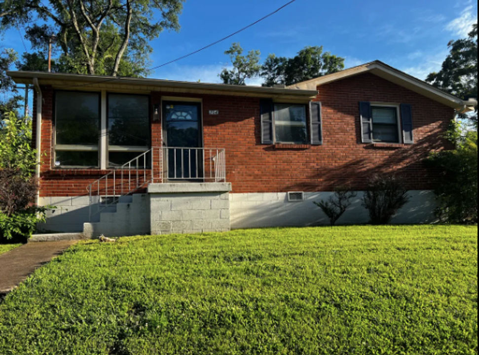 204 Cleveland St in Nashville, TN - Building Photo