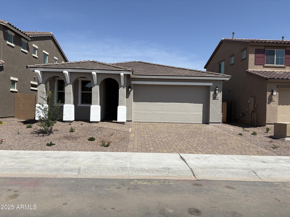 17610 W Oregon Ave in Litchfield Park, AZ - Building Photo
