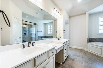 555 Waterloo Dr in Lewisville, TX - Building Photo - Building Photo