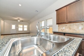 1022 Schooner St in Crosby, TX - Building Photo - Building Photo