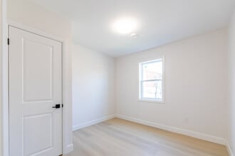 Mad Mill Apartments in Kitchener, ON - Building Photo - Building Photo