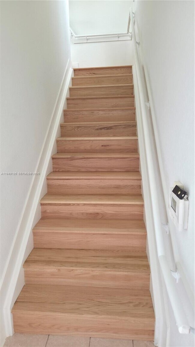 2101 Belmont Ln in North Lauderdale, FL - Foto de edificio - Building Photo