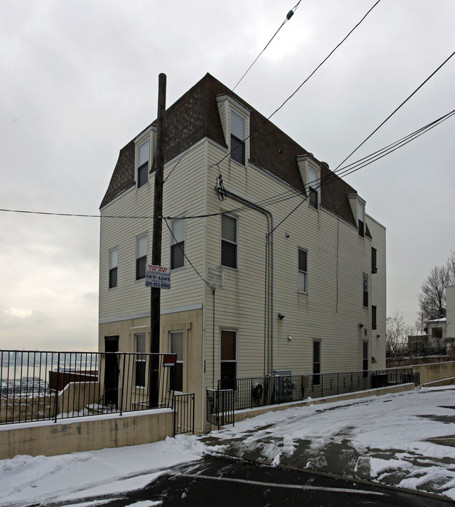 5-7 Oak St in Weehawken, NJ - Foto de edificio