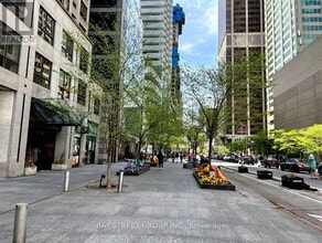 55 Bloor St E in Toronto, ON - Building Photo - Building Photo