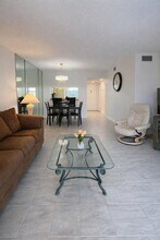 7118 Golf Colony Ct in Greenacres, FL - Building Photo - Building Photo