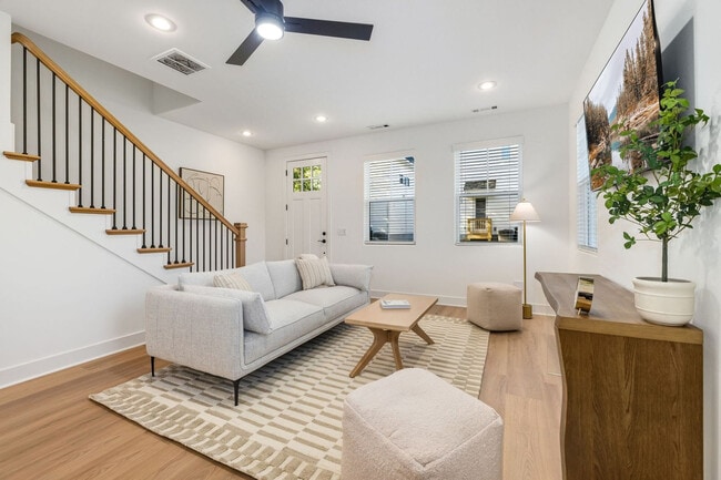 1324 Van Buren Ave in Fayetteville, AR - Foto de edificio - Building Photo