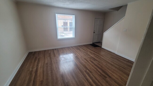 6319 W Center St in Milwaukee, WI - Foto de edificio - Building Photo