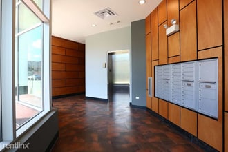 1624 W Division St, Unit 209 in Chicago, IL - Building Photo - Building Photo