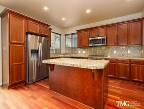 175 NE 61st Terrace in Hillsboro, OR - Building Photo - Building Photo