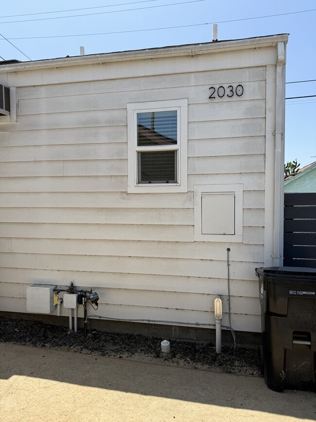 2030 W 42nd St in Los Angeles, CA - Building Photo - Building Photo