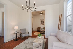 2209 Louisiana Ave in New Orleans, LA - Building Photo