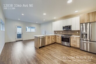 12038 33rd Ave NE in Seattle, WA - Building Photo - Building Photo