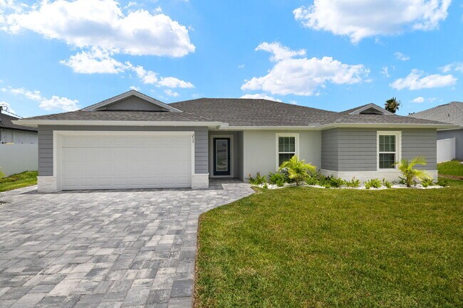 213 NW 5th St
