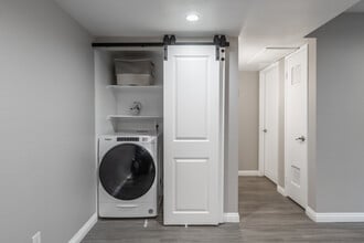 Laurel Heights Apartments in Riverside, CA - Building Photo - Interior Photo